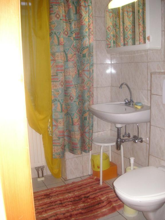 Weinbau-Gaestezimmer Martin Und Eva Maria Jamek Weissenkirchen in der Wachau Exterior foto